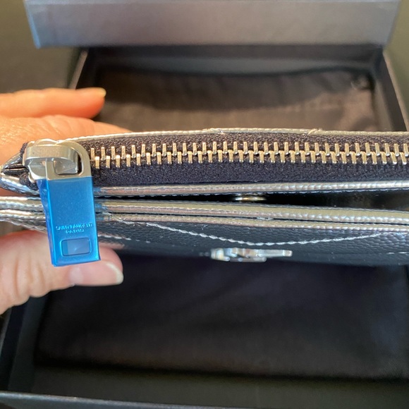 NEW YSL WALLET CARD HOLDER METALLIC SILVER - Picture 7 of 9